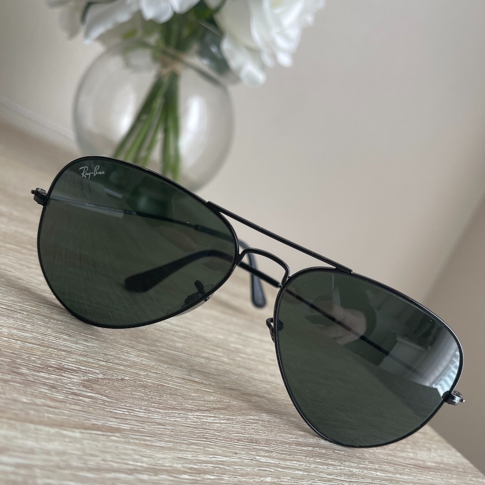 Classic Black Ray-Ban Aviators